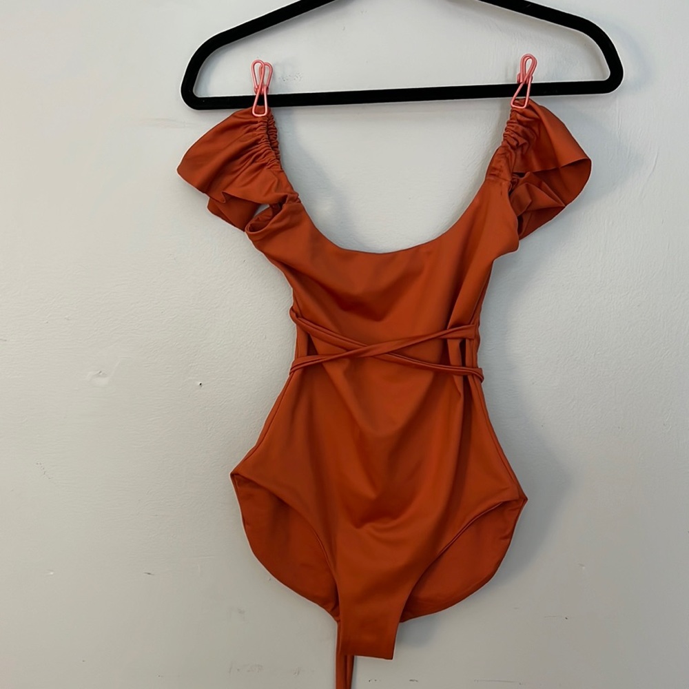 Londre The Ruffle Shoulder One Piece in Sculpting Clay Size Large